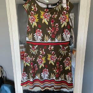 MIDI a-line dress floral has pockets!